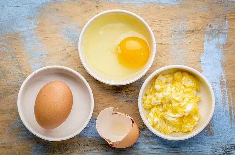 Vajcia v miskách